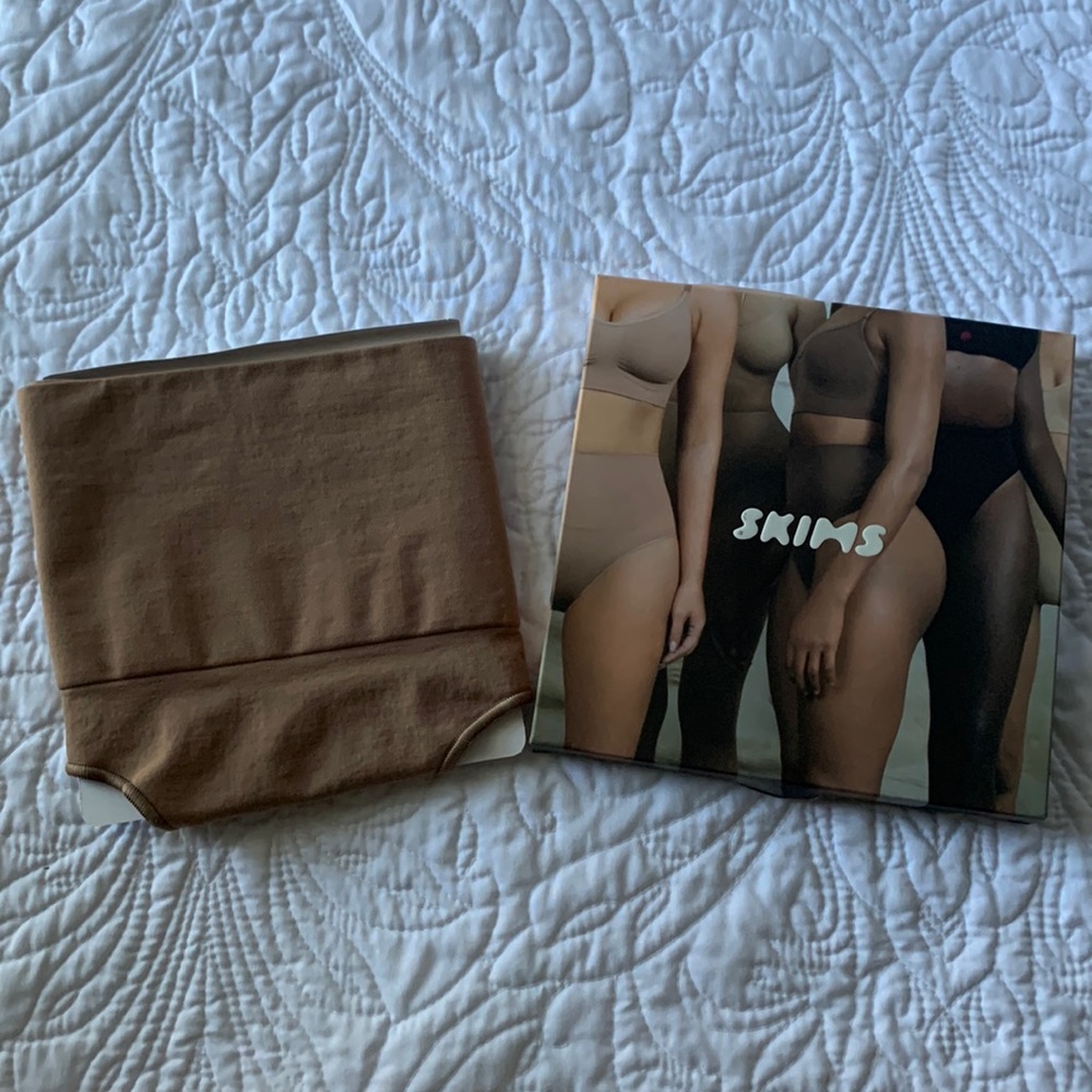 Skims core control thong size S/M
